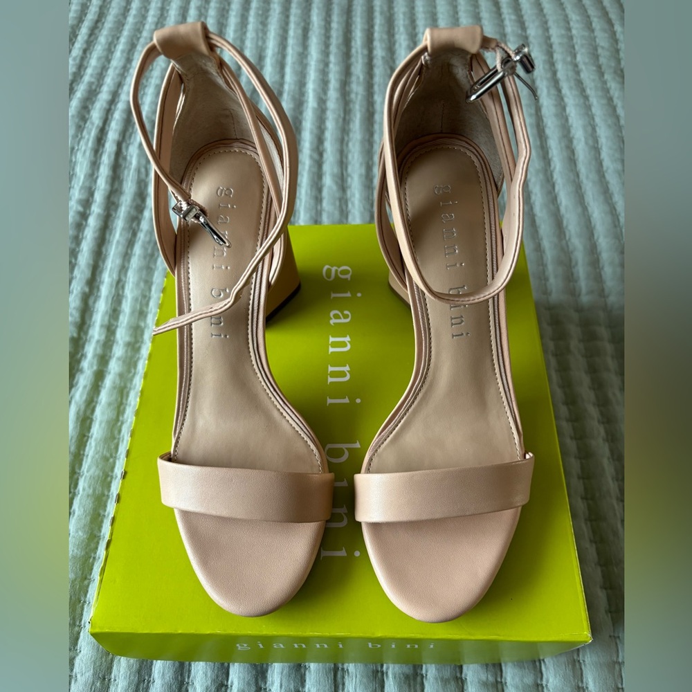 Brand new in box, never worn Gianni Bini 8.5 cream 4” heals